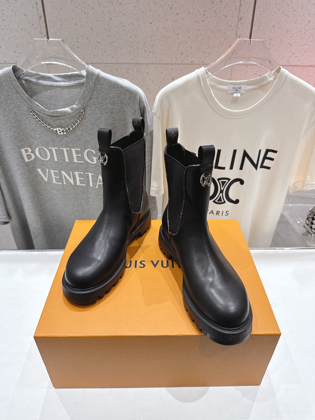 高版本出厂 LOUIS VUITTON 25ss LV驴牌新款厚底切尔西短靴马丁靴楦型百搭瘦脚yyds.