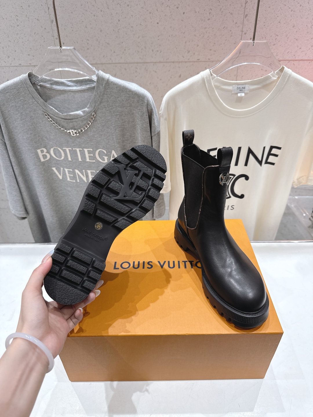 高版本出厂 LOUIS VUITTON 25ss LV驴牌新款厚底切尔西短靴马丁靴楦型百搭瘦脚yyds.