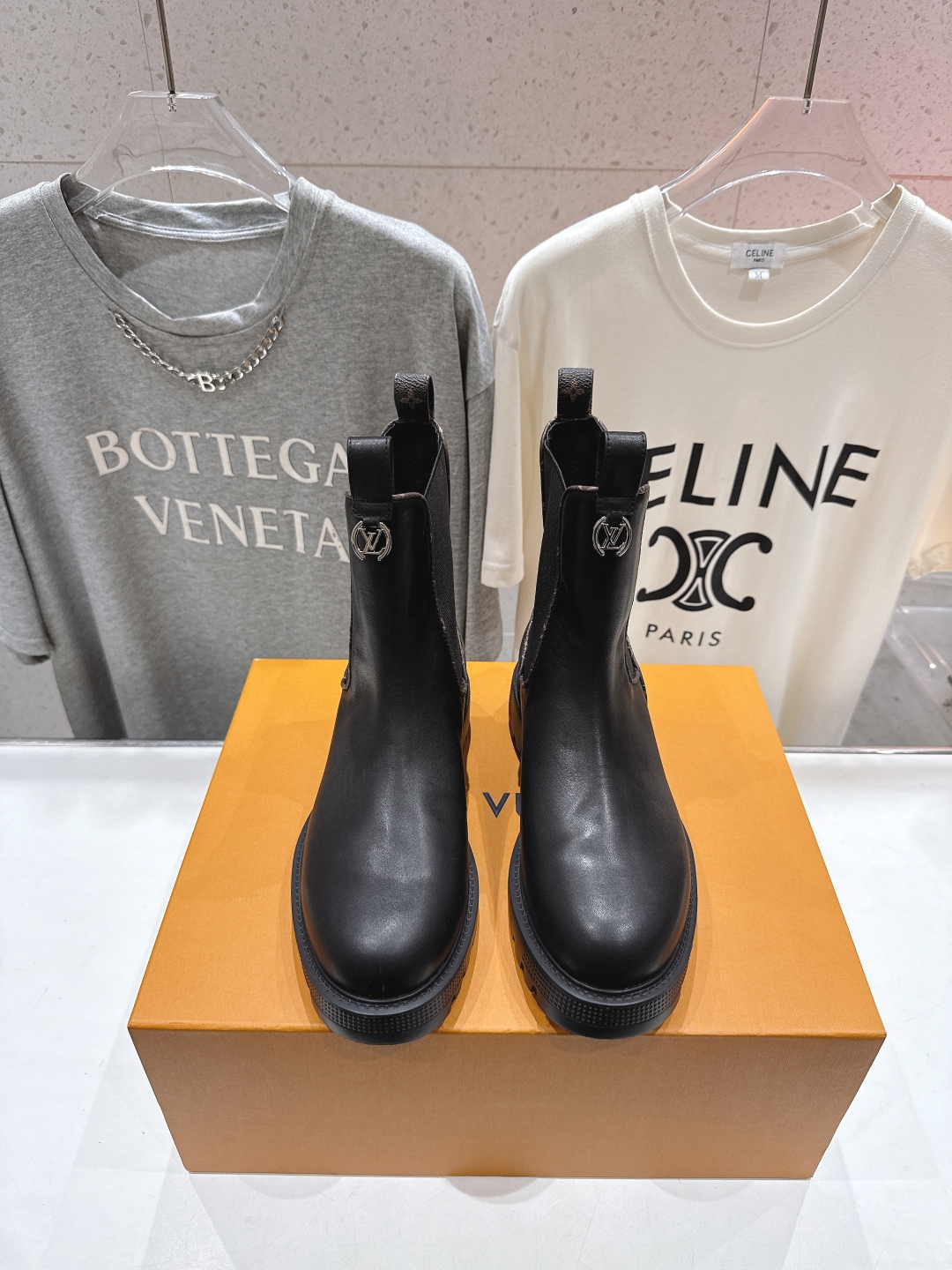 高版本出厂 LOUIS VUITTON 25ss LV驴牌新款厚底切尔西短靴马丁靴楦型百搭瘦脚yyds.