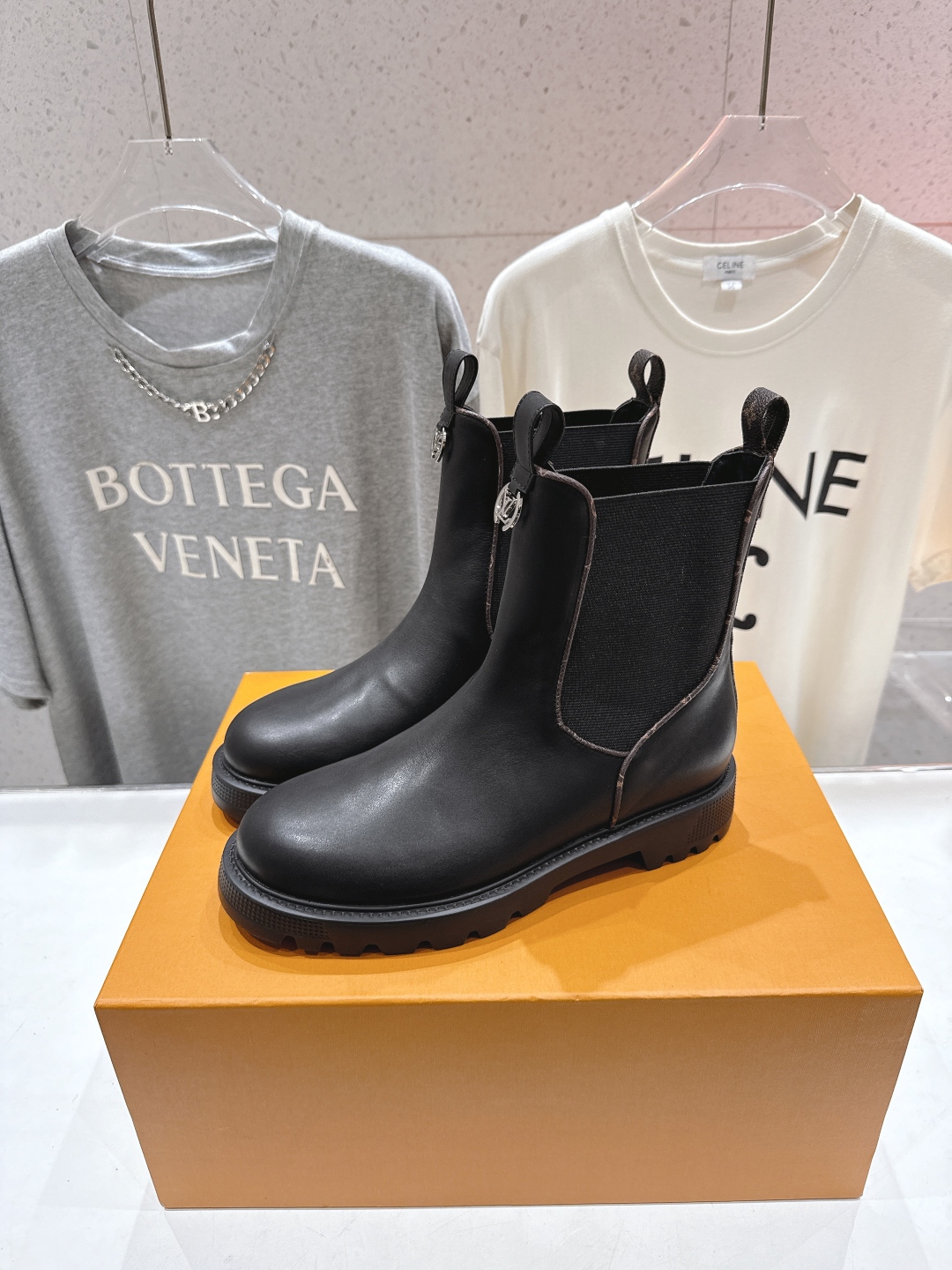高版本出厂 LOUIS VUITTON 25ss LV驴牌新款厚底切尔西短靴马丁靴楦型百搭瘦脚yyds.