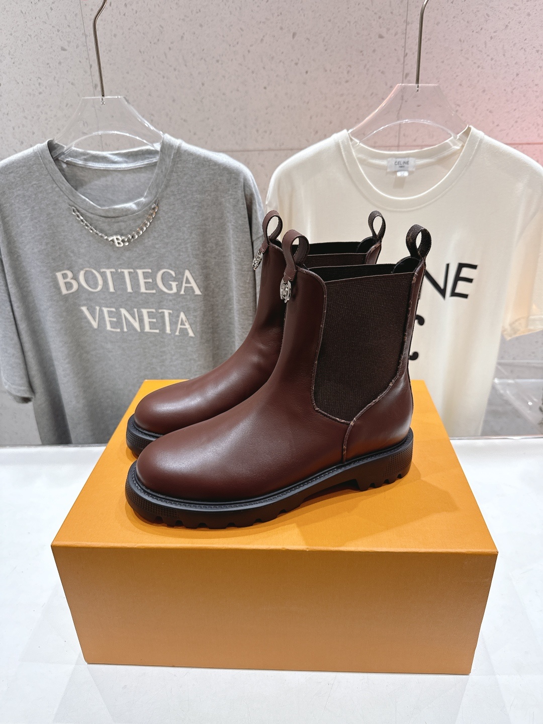 高版本出厂 LOUIS VUITTON 25ss LV驴牌新款厚底切尔西短靴马丁靴楦型百搭瘦脚yyds.