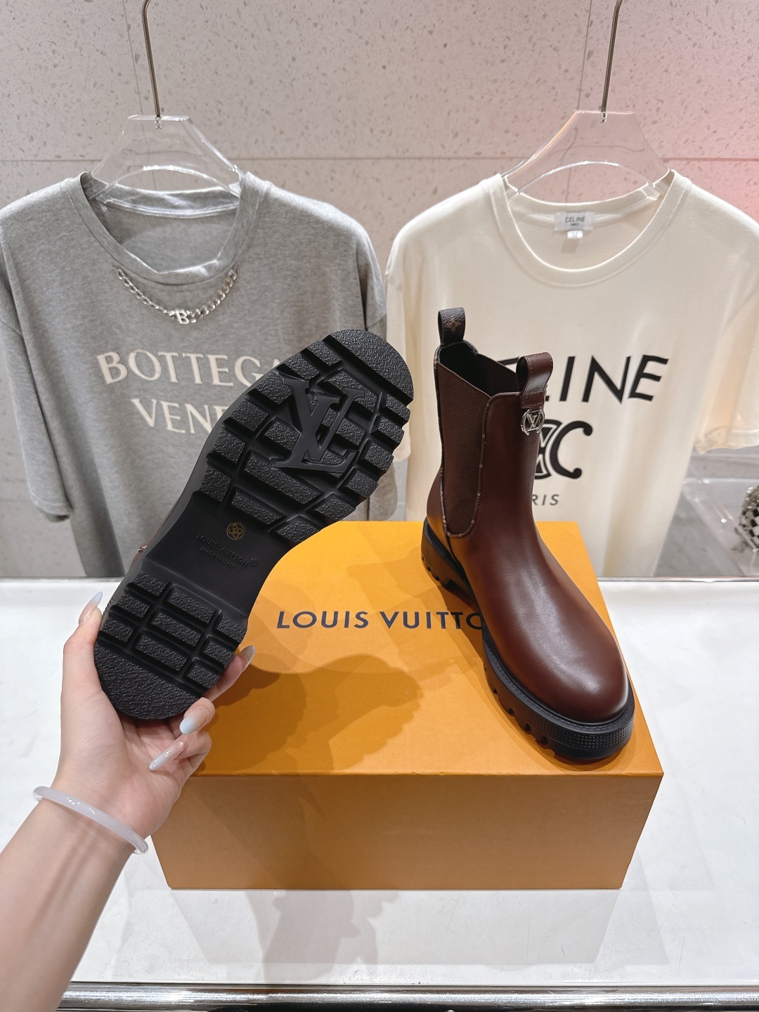 高版本出厂 LOUIS VUITTON 25ss LV驴牌新款厚底切尔西短靴马丁靴楦型百搭瘦脚yyds.