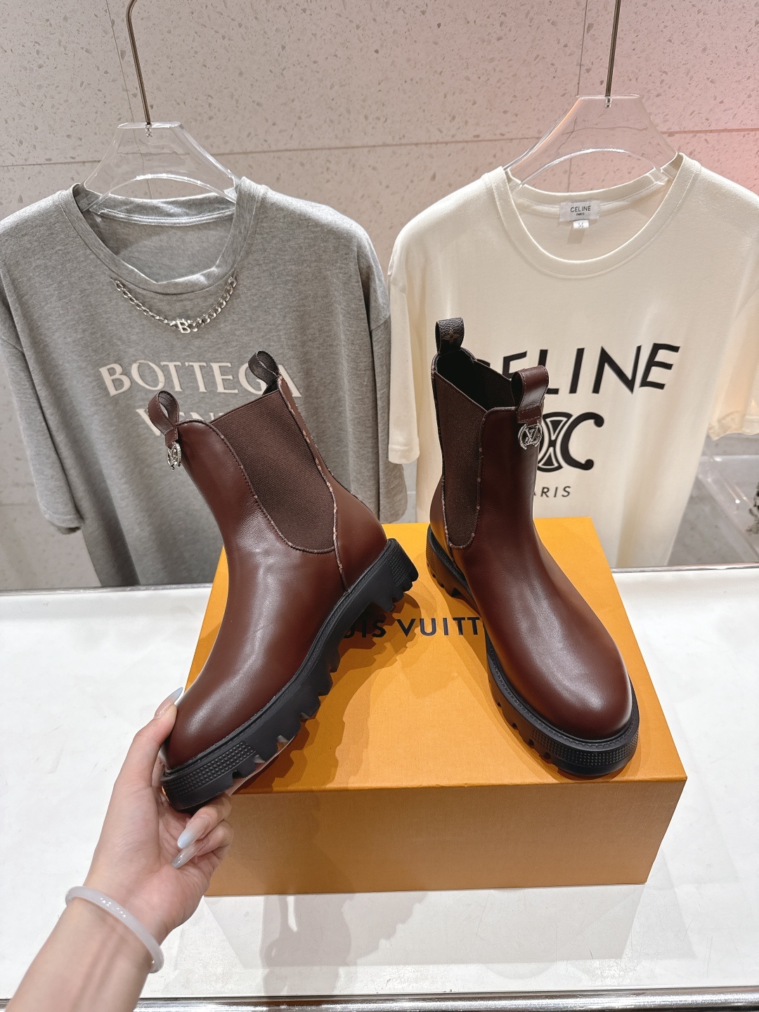 高版本出厂 LOUIS VUITTON 25ss LV驴牌新款厚底切尔西短靴马丁靴楦型百搭瘦脚yyds.