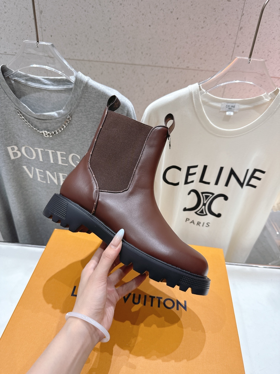 高版本出厂 LOUIS VUITTON 25ss LV驴牌新款厚底切尔西短靴马丁靴楦型百搭瘦脚yyds.