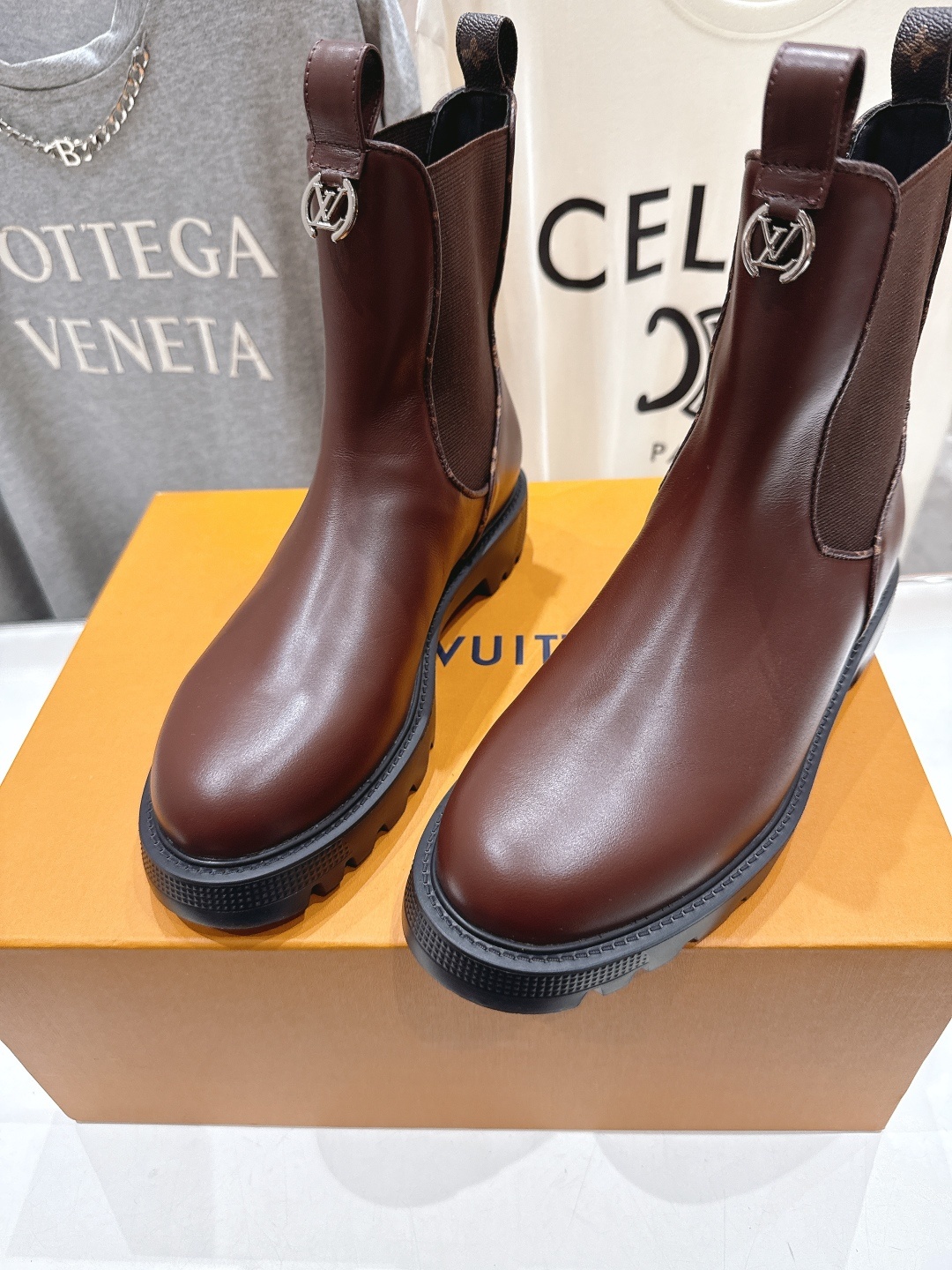 高版本出厂 LOUIS VUITTON 25ss LV驴牌新款厚底切尔西短靴马丁靴楦型百搭瘦脚yyds.