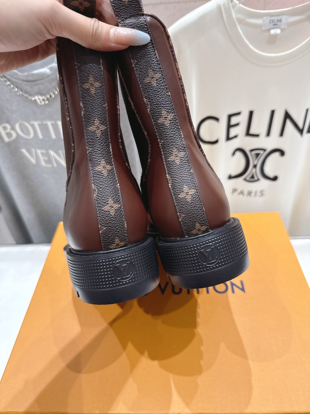高版本出厂 LOUIS VUITTON 25ss LV驴牌新款厚底切尔西短靴马丁靴楦型百搭瘦脚yyds.