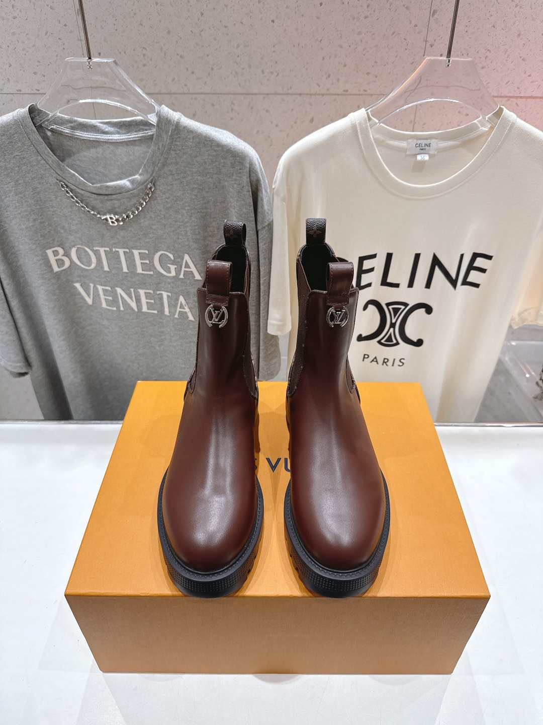 高版本出厂 LOUIS VUITTON 25ss LV驴牌新款厚底切尔西短靴马丁靴楦型百搭瘦脚yyds.
