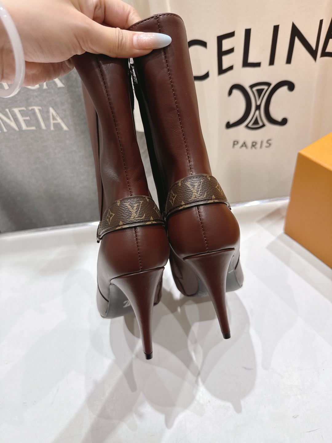 高版本出厂 LOUIS VUITTON 25ss LV驴牌秋冬新款高跟短靴楦型百搭瘦脚yyds.造型立体