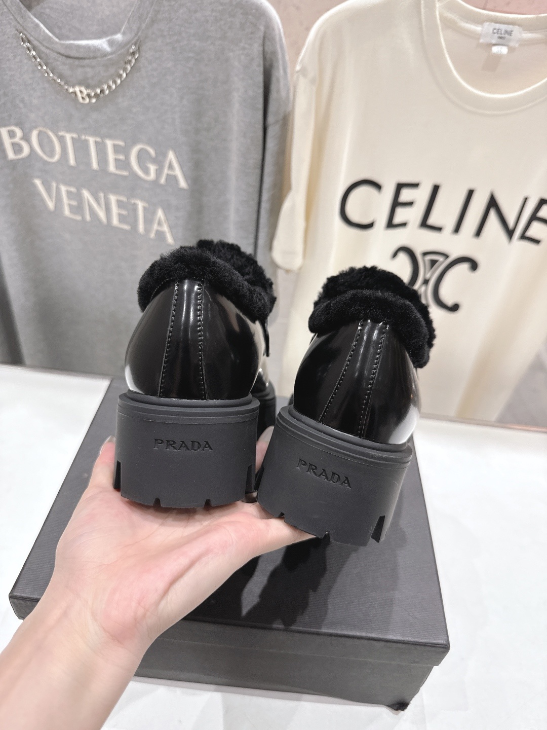 高版本出厂 毛里 prada* 普拉达ss25new arrival~P家秋冬新品羊毛里三角扣单鞋乐福鞋