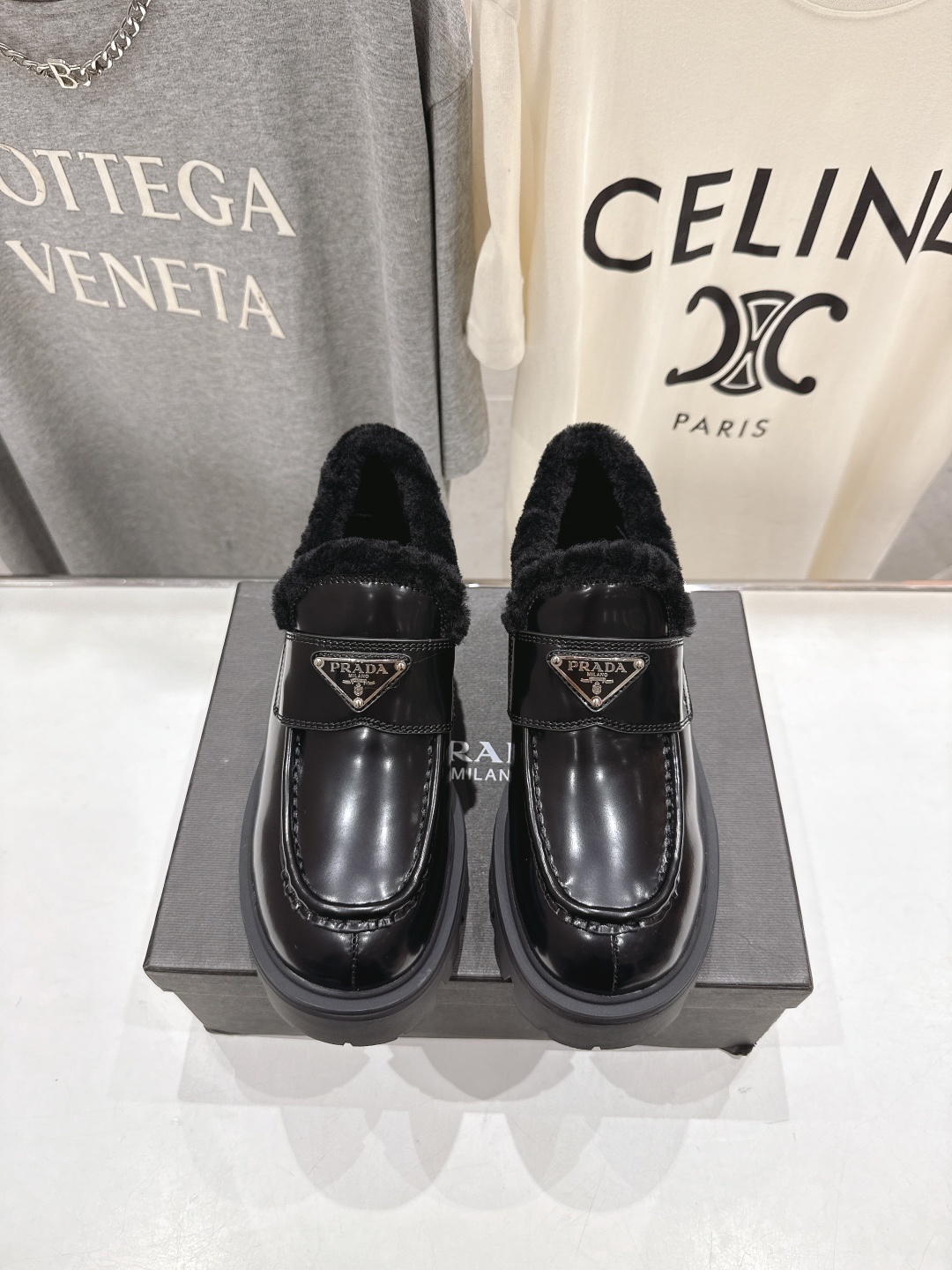 高版本出厂 毛里 prada* 普拉达ss25new arrival~P家秋冬新品羊毛里三角扣单鞋乐福鞋