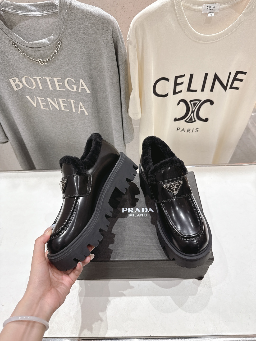 高版本出厂 毛里 prada* 普拉达ss25new arrival~P家秋冬新品羊毛里三角扣单鞋乐福鞋