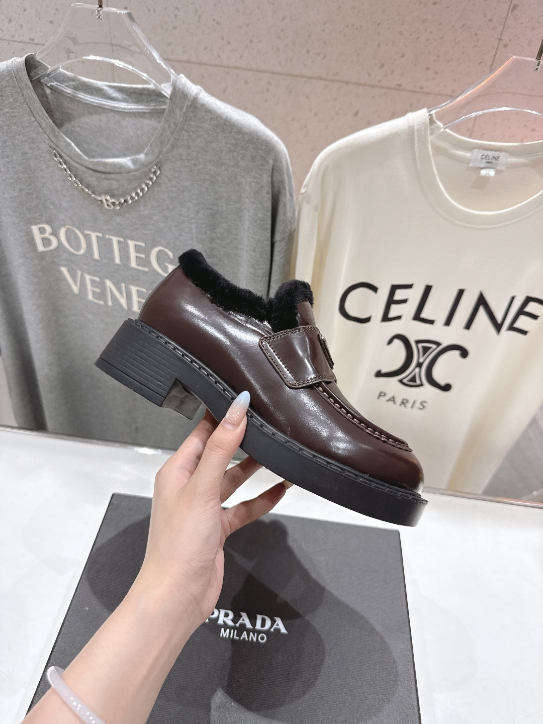 高版本出厂 毛里 prada* 普拉达ss25new arrival~P家秋冬新品羊毛里三角扣单鞋乐福鞋