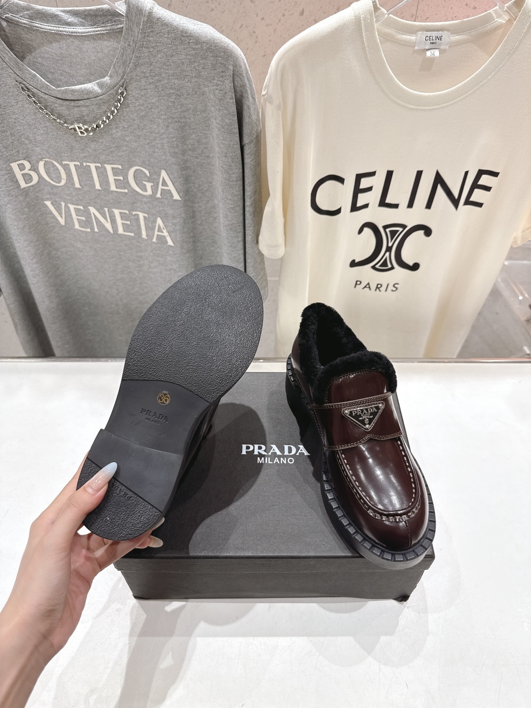高版本出厂 毛里 prada* 普拉达ss25new arrival~P家秋冬新品羊毛里三角扣单鞋乐福鞋