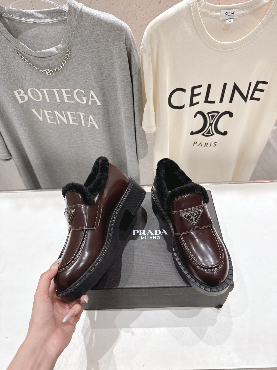 高版本出厂 毛里 prada* 普拉达ss25new arrival~P家秋冬新品羊毛里三角扣单鞋乐福鞋
