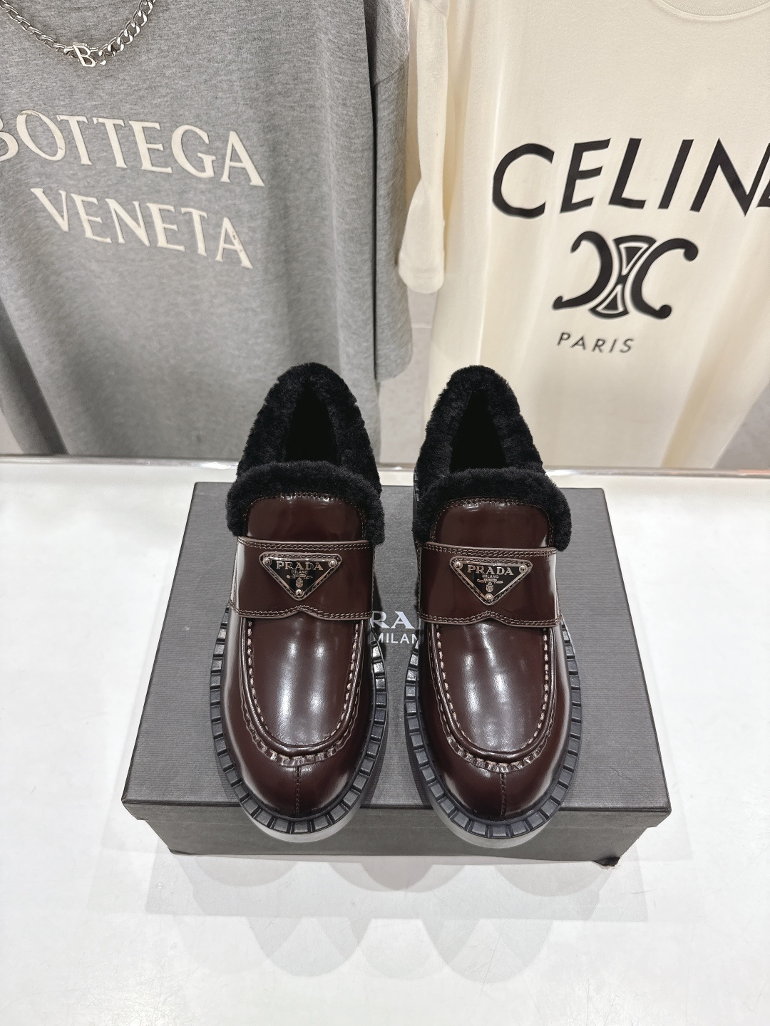 高版本出厂 毛里 prada* 普拉达ss25new arrival~P家秋冬新品羊毛里三角扣单鞋乐福鞋