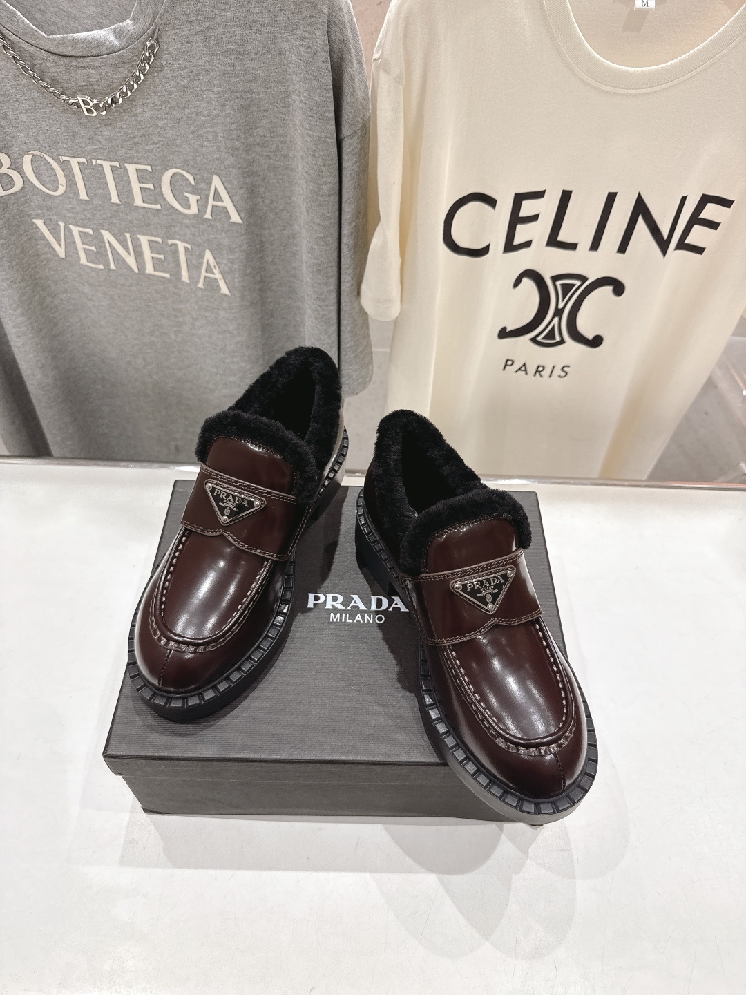 高版本出厂 毛里 prada* 普拉达ss25new arrival~P家秋冬新品羊毛里三角扣单鞋乐福鞋