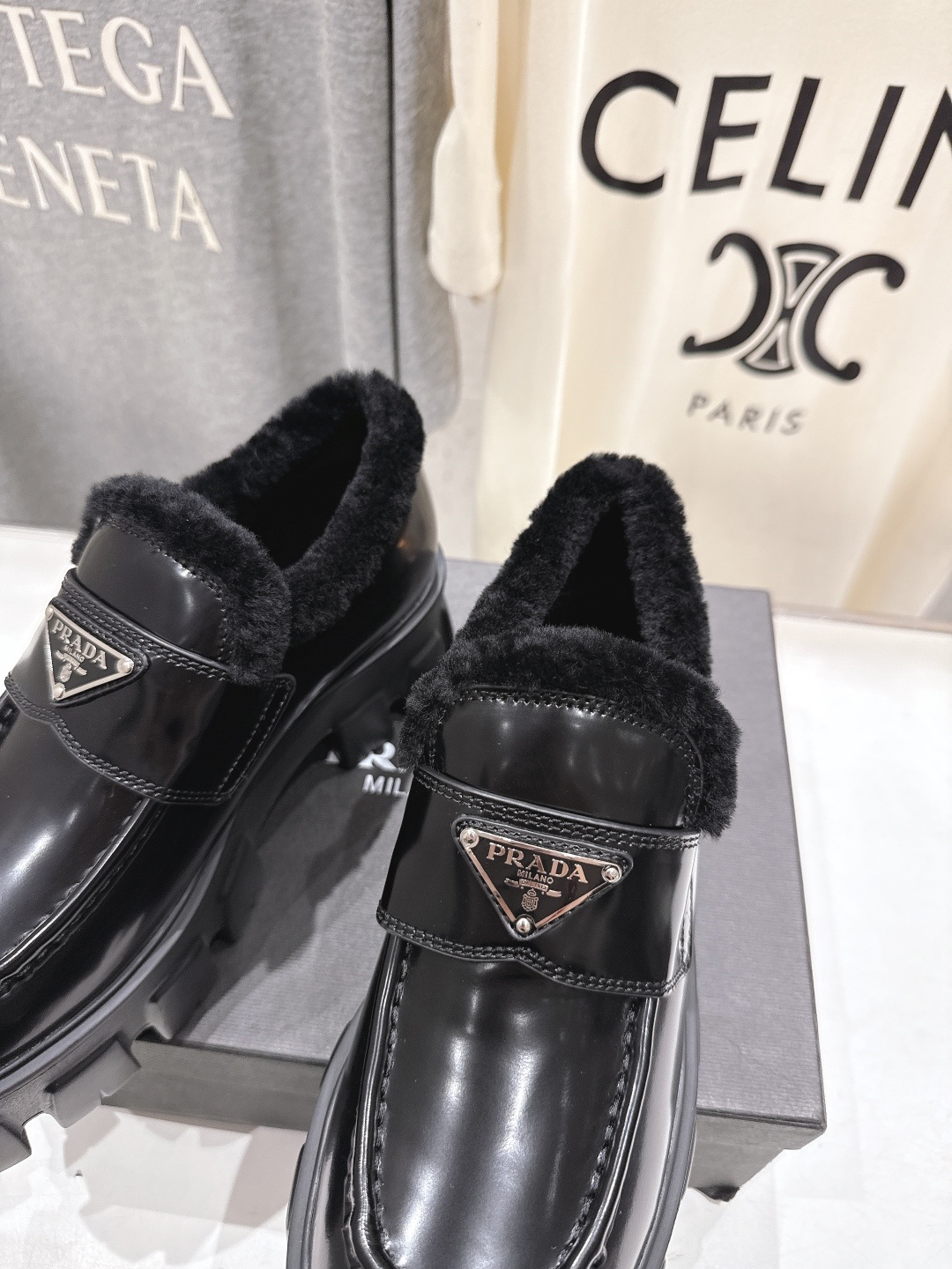 高版本出厂 毛里 prada* 普拉达ss25new arrival~P家秋冬新品羊毛里三角扣单鞋乐福鞋