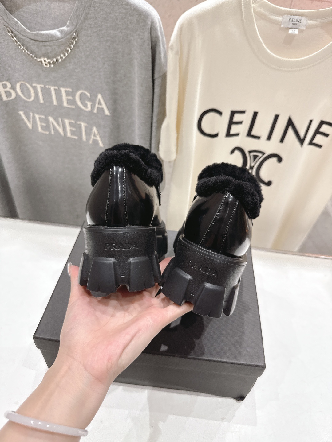 高版本出厂 毛里 prada* 普拉达ss25new arrival~P家秋冬新品羊毛里三角扣单鞋乐福鞋
