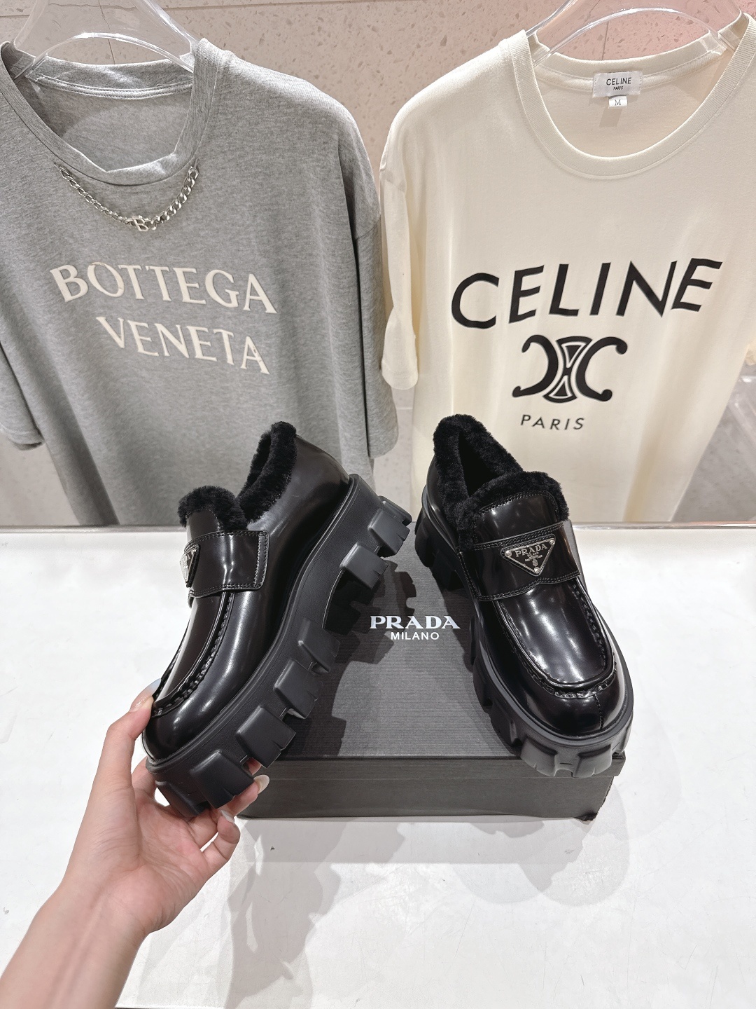 高版本出厂 毛里 prada* 普拉达ss25new arrival~P家秋冬新品羊毛里三角扣单鞋乐福鞋