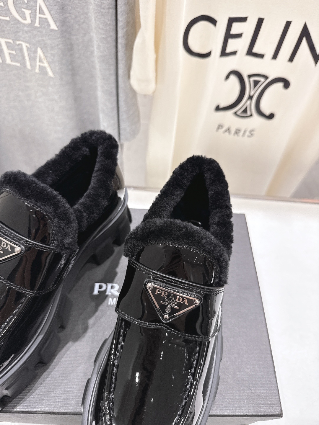 高版本出厂 毛里 prada* 普拉达ss25new arrival~P家秋冬新品羊毛里三角扣单鞋乐福鞋