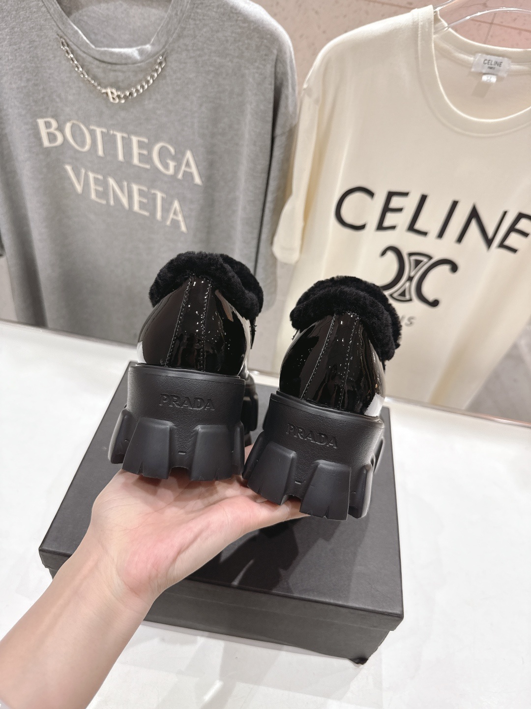 高版本出厂 毛里 prada* 普拉达ss25new arrival~P家秋冬新品羊毛里三角扣单鞋乐福鞋