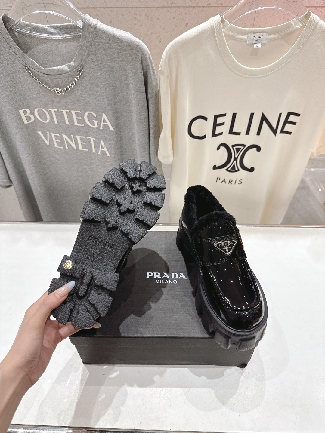 高版本出厂 毛里 prada* 普拉达ss25new arrival~P家秋冬新品羊毛里三角扣单鞋乐福鞋