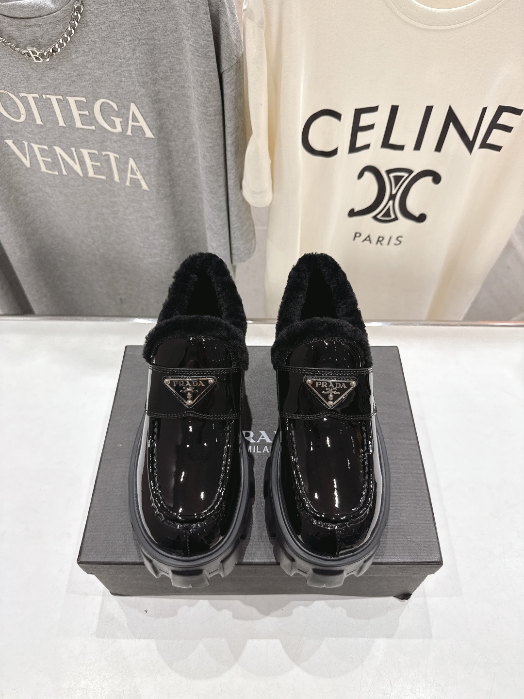 高版本出厂 毛里 prada* 普拉达ss25new arrival~P家秋冬新品羊毛里三角扣单鞋乐福鞋