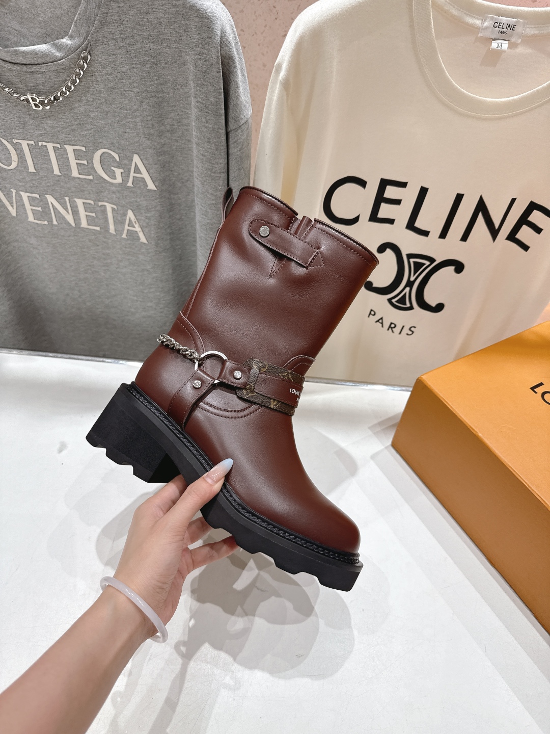 高版本出厂 LOUIS VUITTON 25ss LV驴牌新款英伦风帅气马丁靴短靴楦型百搭瘦脚yyds.