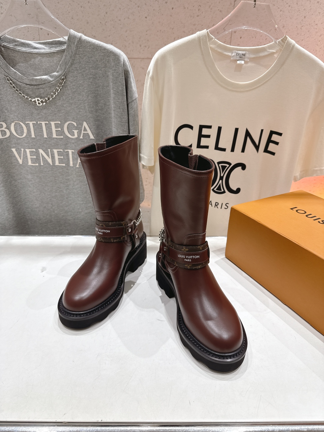 高版本出厂 LOUIS VUITTON 25ss LV驴牌新款英伦风帅气马丁靴短靴楦型百搭瘦脚yyds.