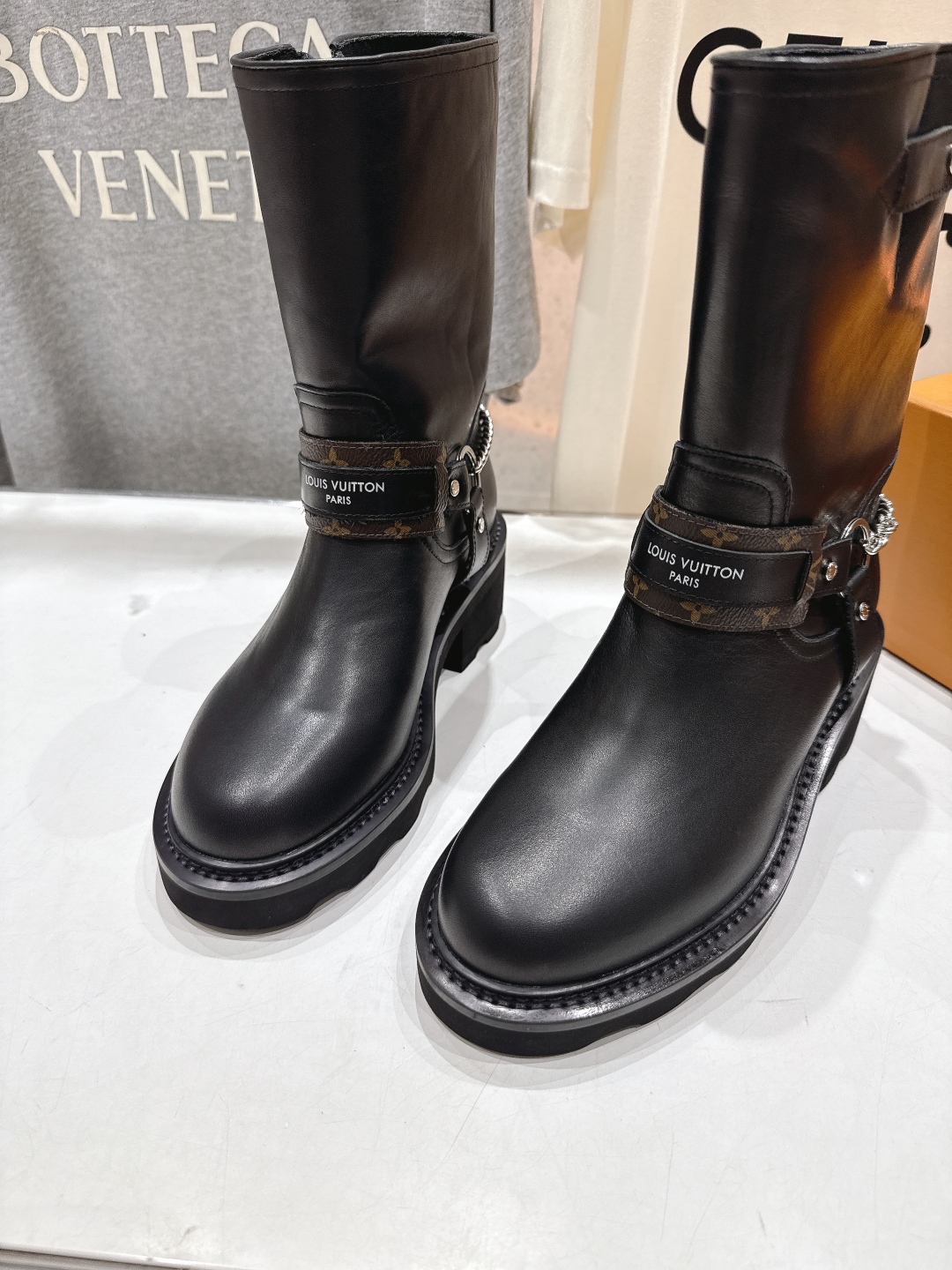 高版本出厂 LOUIS VUITTON 25ss LV驴牌新款英伦风帅气马丁靴短靴楦型百搭瘦脚yyds.