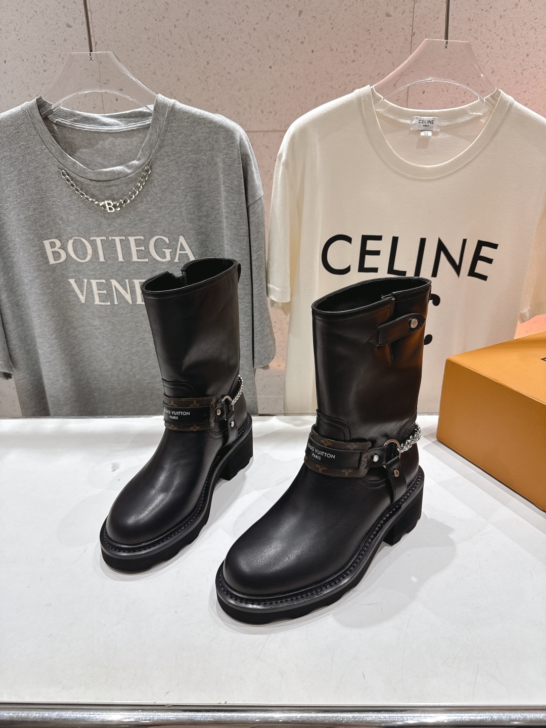 高版本出厂 LOUIS VUITTON 25ss LV驴牌新款英伦风帅气马丁靴短靴楦型百搭瘦脚yyds.