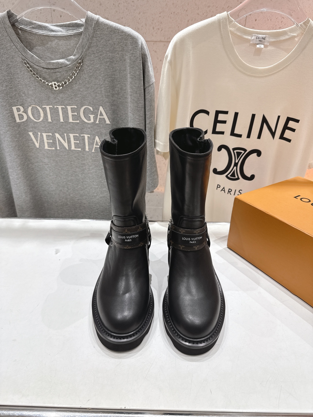 高版本出厂 LOUIS VUITTON 25ss LV驴牌新款英伦风帅气马丁靴短靴楦型百搭瘦脚yyds.