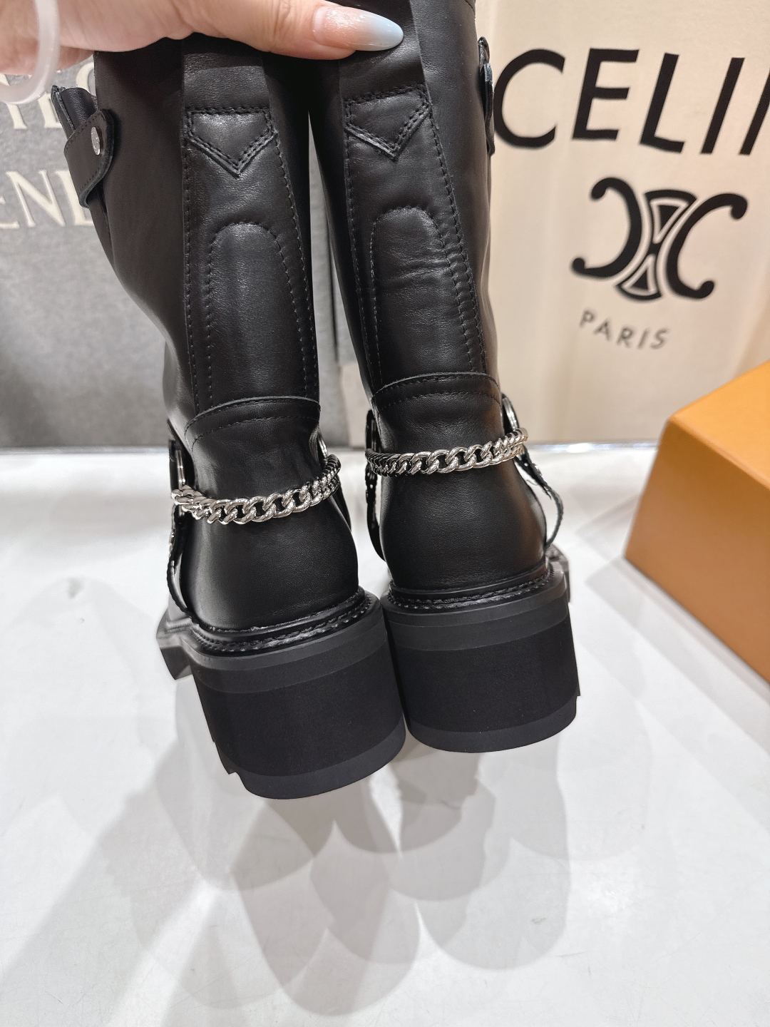 高版本出厂 LOUIS VUITTON 25ss LV驴牌新款英伦风帅气马丁靴短靴楦型百搭瘦脚yyds.