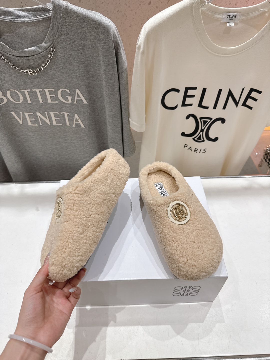 高版本出厂 LOEWE/罗意威F036 2025ss秋冬新款一脚蹬勃肯半包毛毛拖鞋 进口羊羔毛材质 舒适