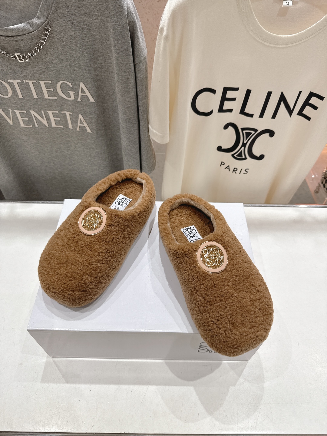 高版本出厂 LOEWE/罗意威F036 2025ss秋冬新款一脚蹬勃肯半包毛毛拖鞋 进口羊羔毛材质 舒适