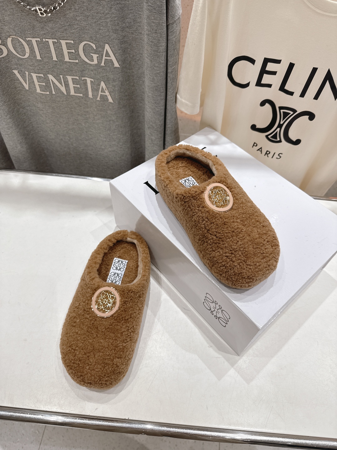 高版本出厂 LOEWE/罗意威F036 2025ss秋冬新款一脚蹬勃肯半包毛毛拖鞋 进口羊羔毛材质 舒适