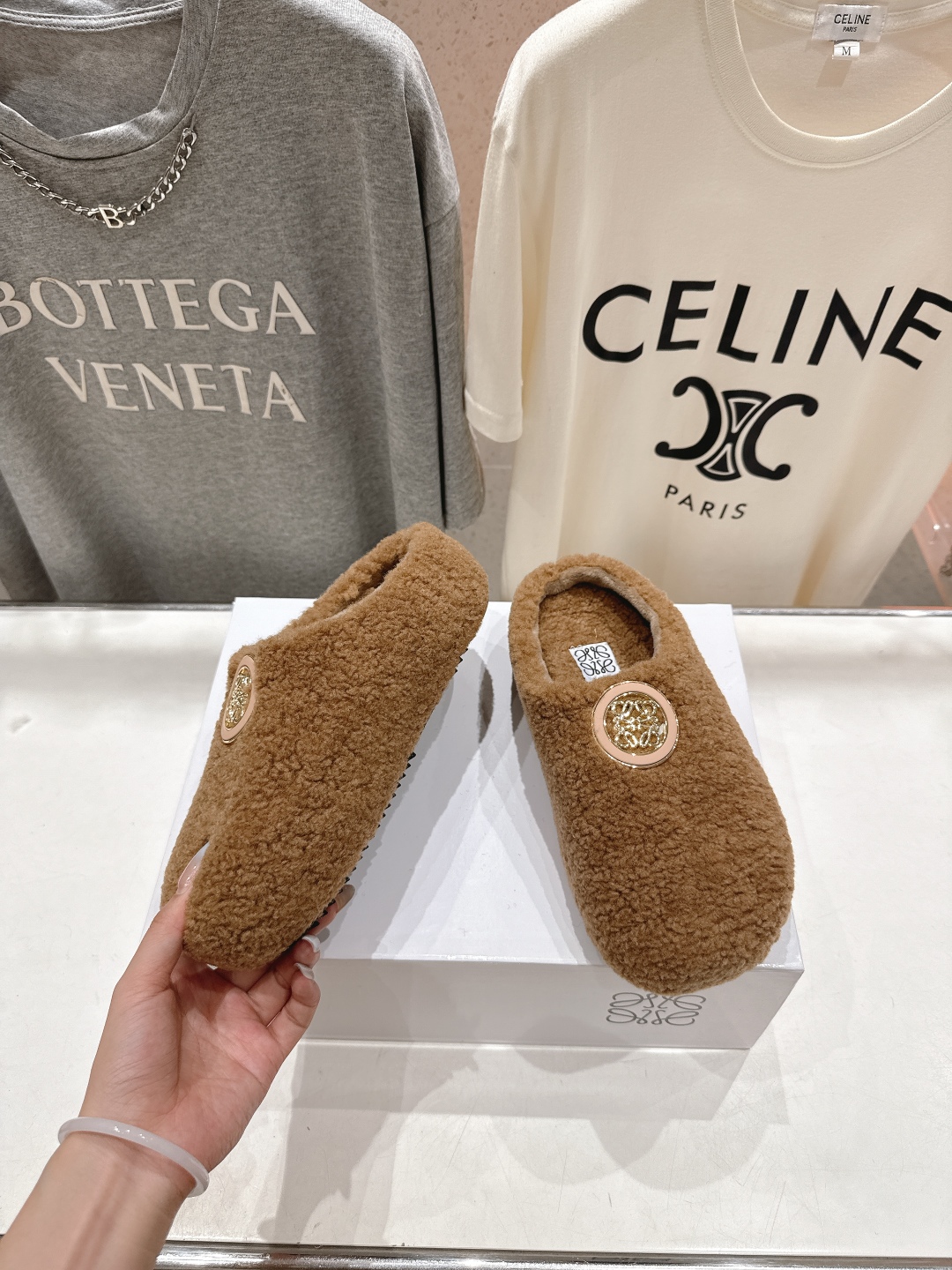高版本出厂 LOEWE/罗意威F036 2025ss秋冬新款一脚蹬勃肯半包毛毛拖鞋 进口羊羔毛材质 舒适
