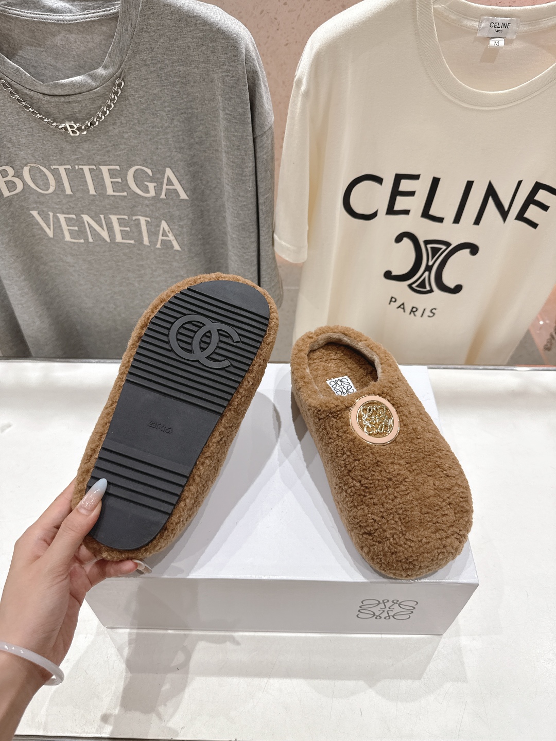 高版本出厂 LOEWE/罗意威F036 2025ss秋冬新款一脚蹬勃肯半包毛毛拖鞋 进口羊羔毛材质 舒适