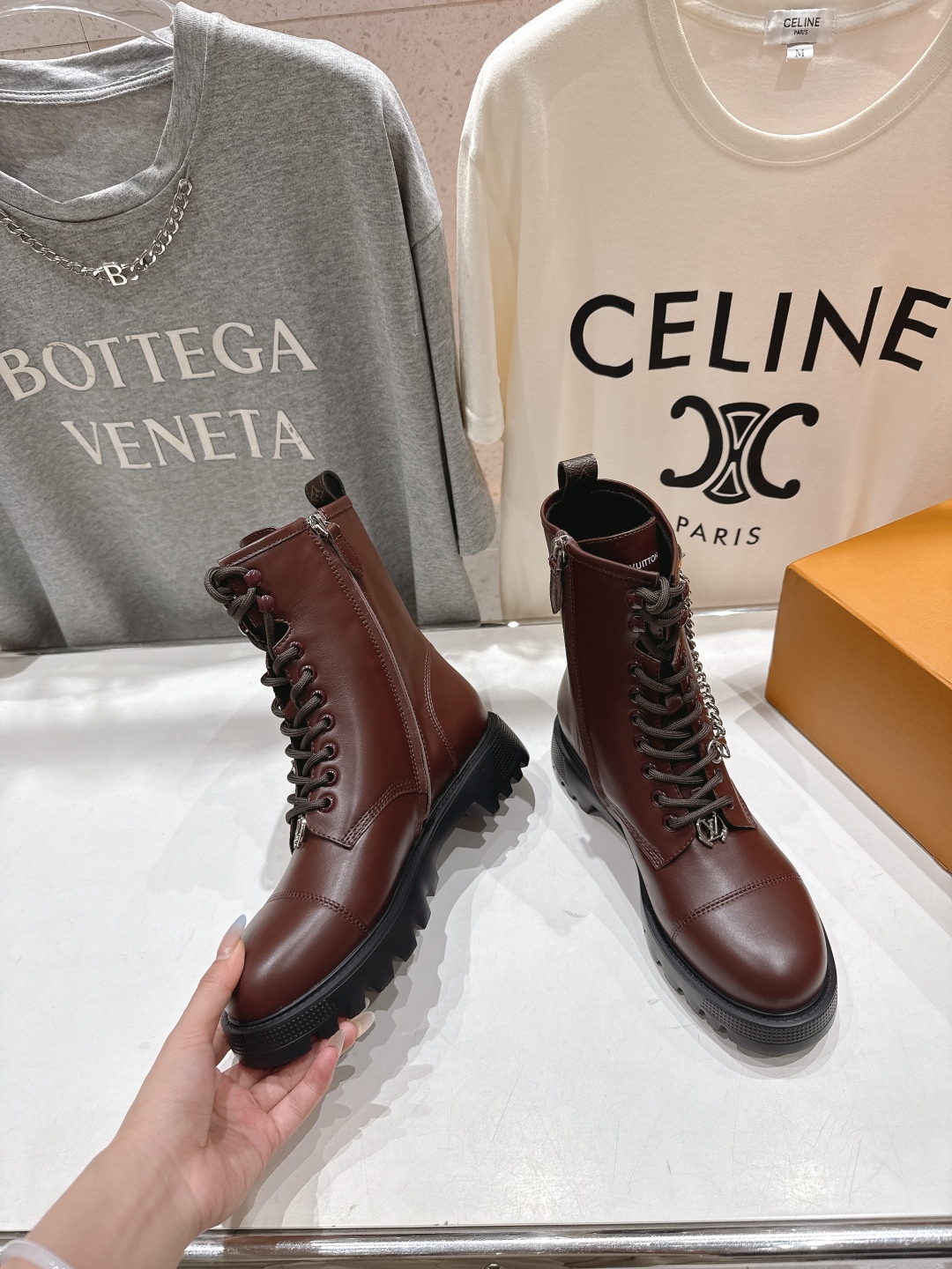 高版本出厂 LOUIS VUITTON 25ss LV驴牌新款系带英伦风帅气马丁靴短靴楦型百搭瘦脚yyd