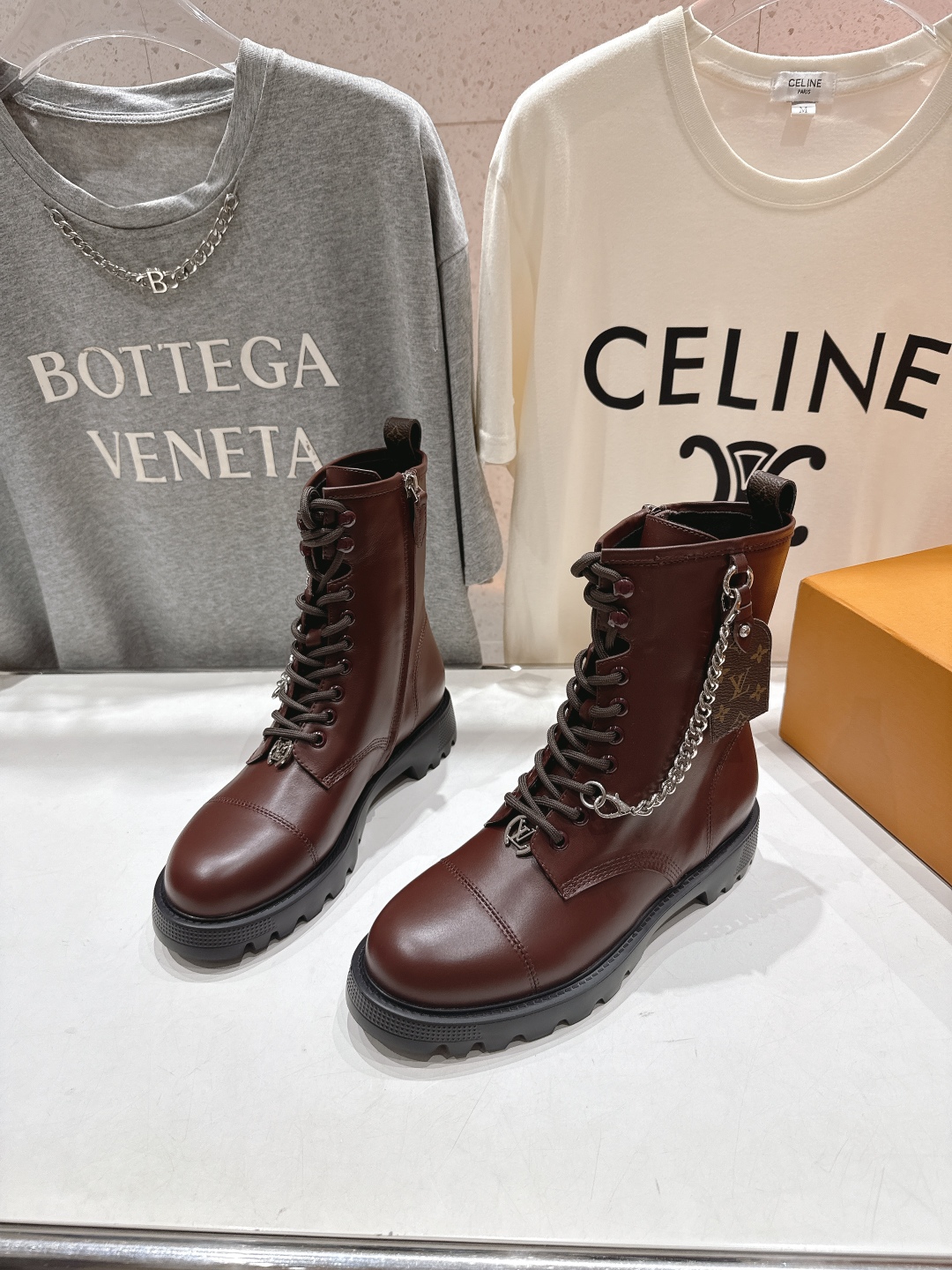 高版本出厂 LOUIS VUITTON 25ss LV驴牌新款系带英伦风帅气马丁靴短靴楦型百搭瘦脚yyd