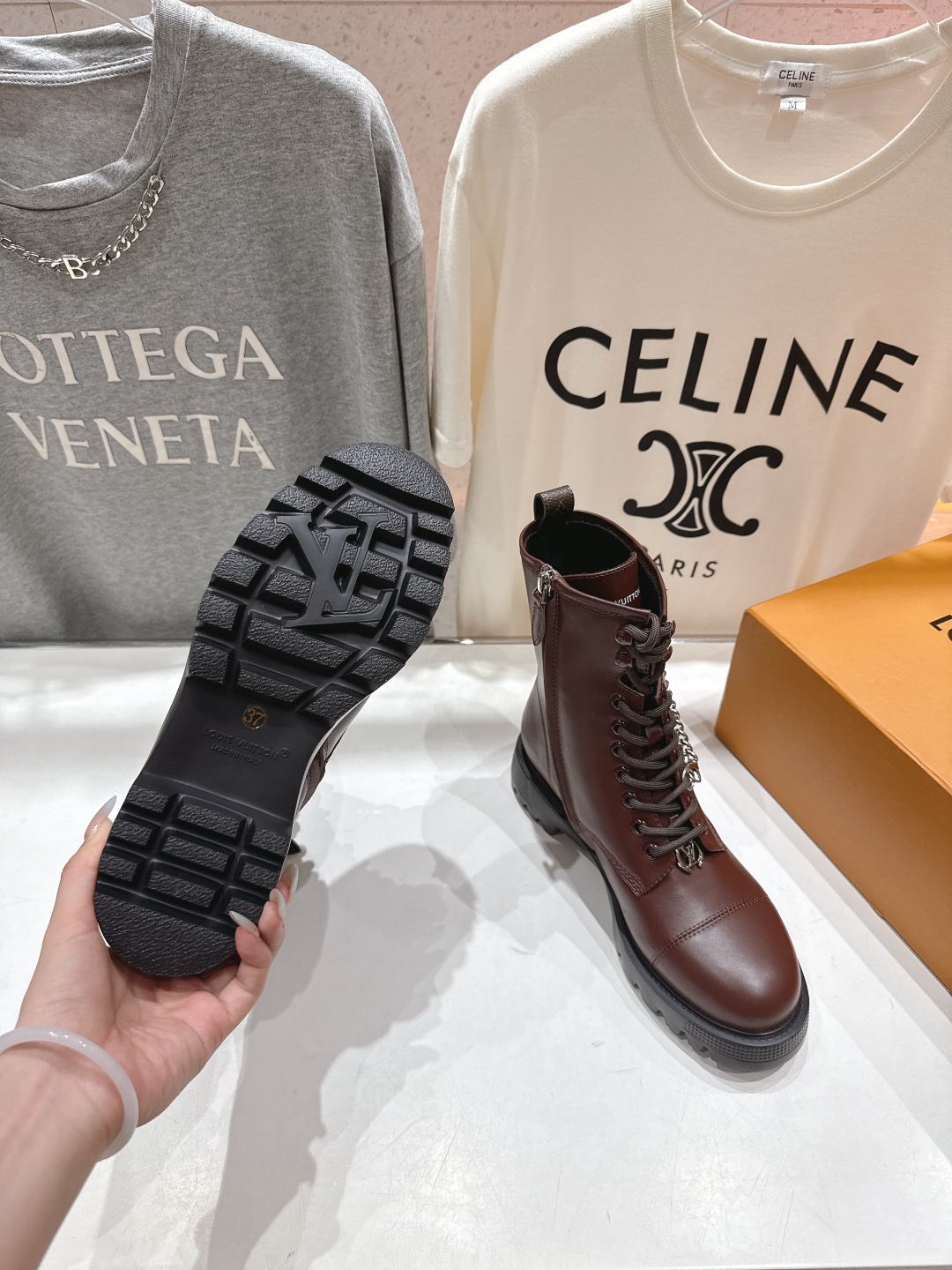 高版本出厂 LOUIS VUITTON 25ss LV驴牌新款系带英伦风帅气马丁靴短靴楦型百搭瘦脚yyd