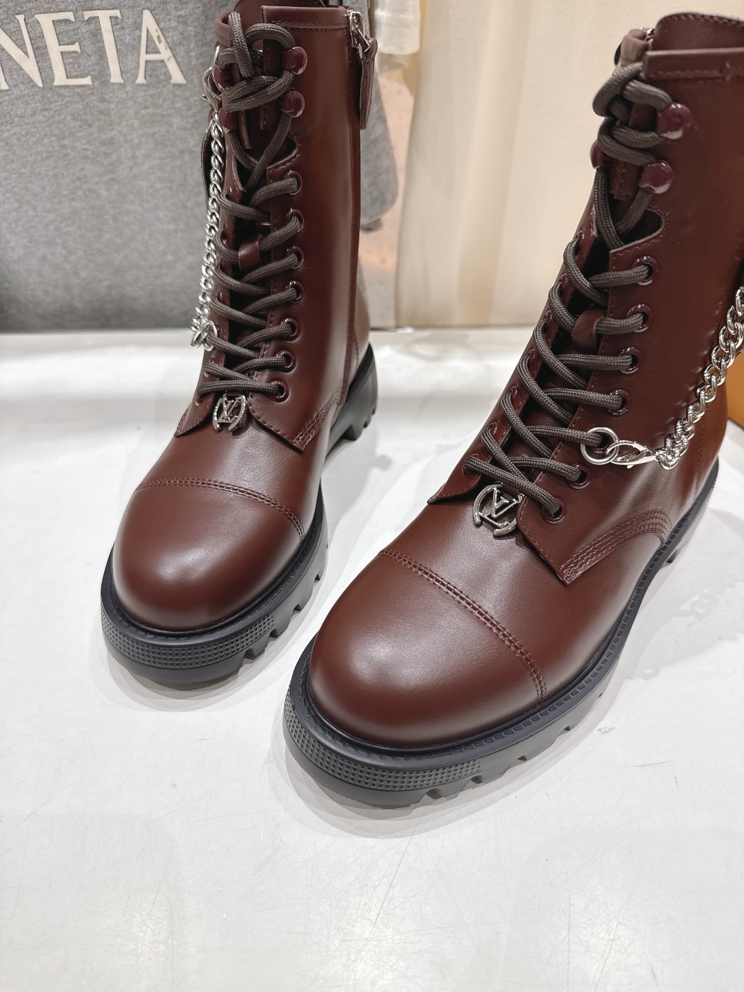 高版本出厂 LOUIS VUITTON 25ss LV驴牌新款系带英伦风帅气马丁靴短靴楦型百搭瘦脚yyd