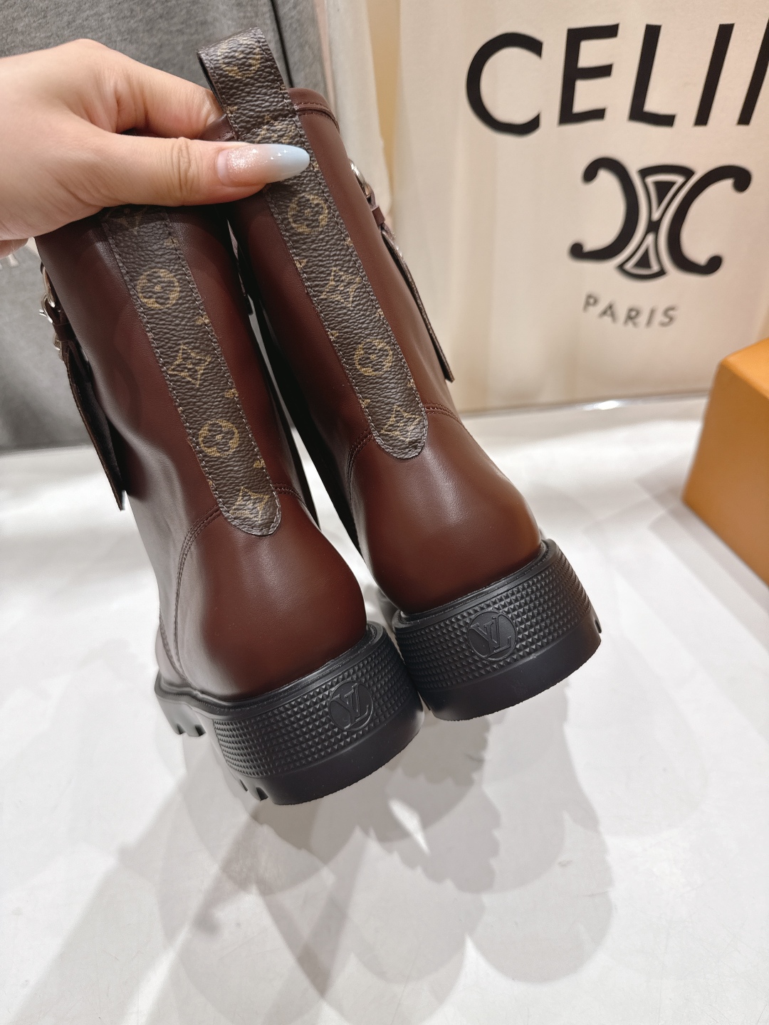 高版本出厂 LOUIS VUITTON 25ss LV驴牌新款系带英伦风帅气马丁靴短靴楦型百搭瘦脚yyd