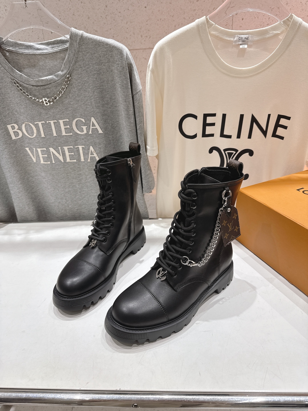 高版本出厂 LOUIS VUITTON 25ss LV驴牌新款系带英伦风帅气马丁靴短靴楦型百搭瘦脚yyd