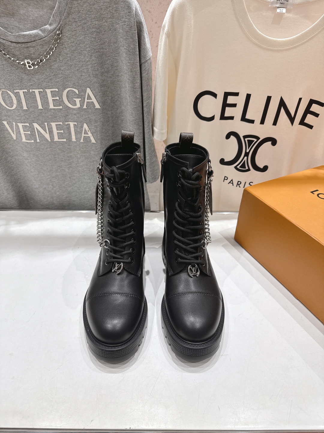 高版本出厂 LOUIS VUITTON 25ss LV驴牌新款系带英伦风帅气马丁靴短靴楦型百搭瘦脚yyd