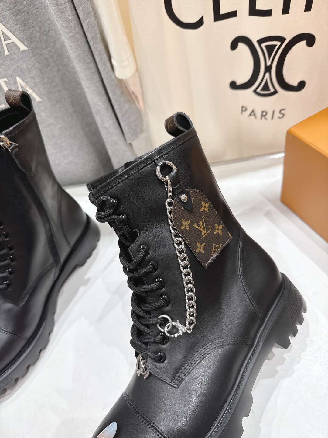 高版本出厂 LOUIS VUITTON 25ss LV驴牌新款系带英伦风帅气马丁靴短靴楦型百搭瘦脚yyd