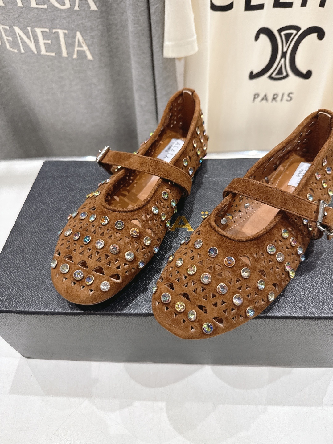 高版本出厂 独家新品 Alaia 阿莱亚F016 2025ss/走秀款带钻平底玛丽珍芭蕾舞鞋 最近超火的