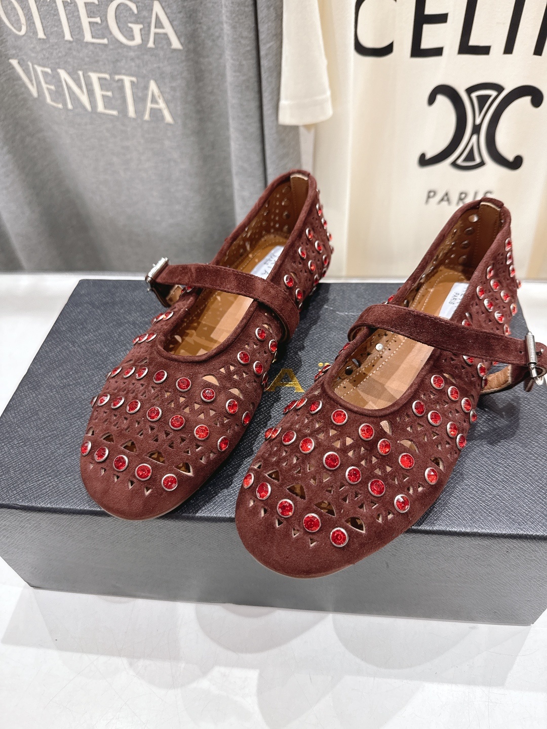 高版本出厂 独家新品 Alaia 阿莱亚F016 2025ss/走秀款带钻平底玛丽珍芭蕾舞鞋 最近超火的