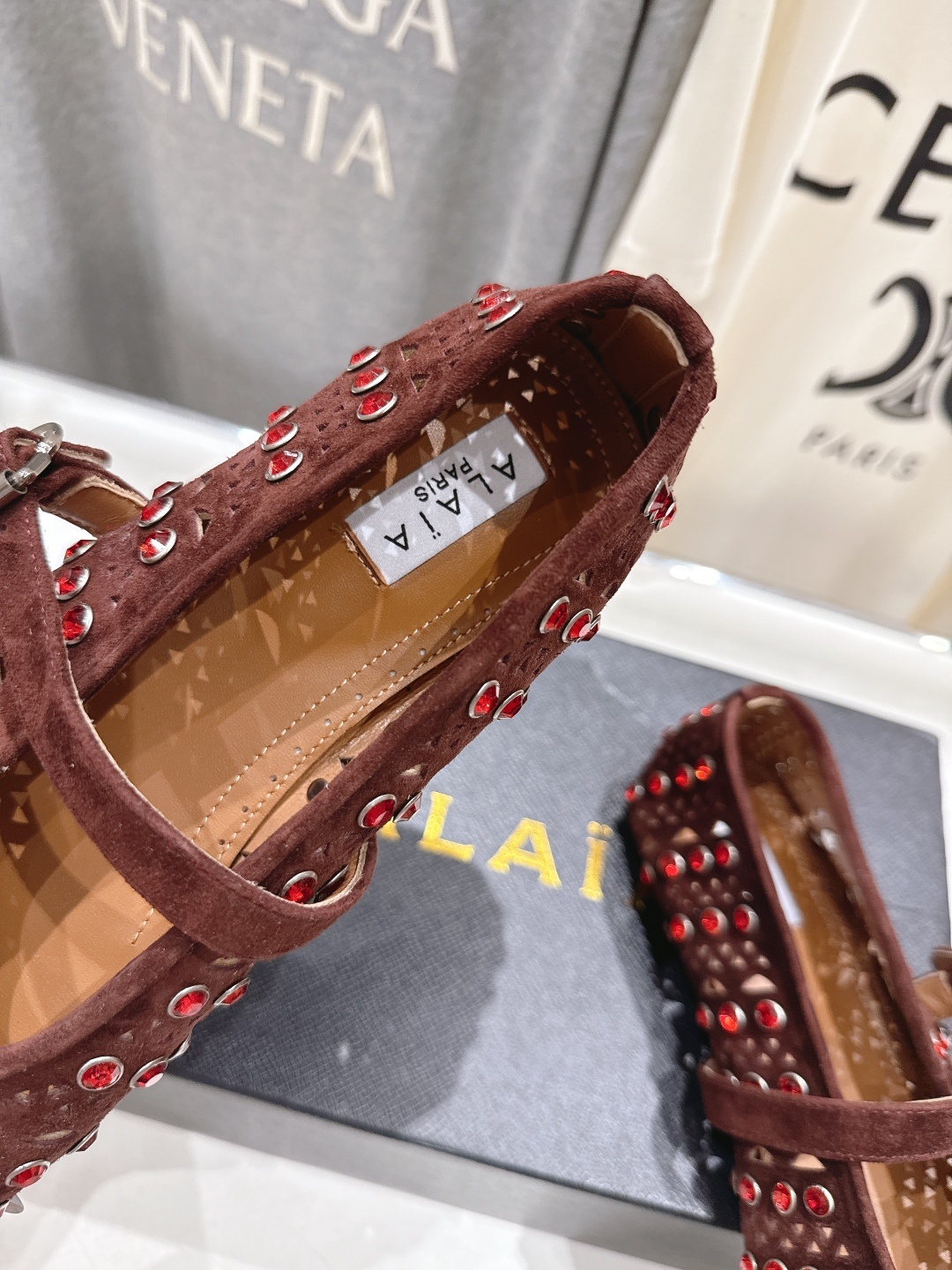 高版本出厂 独家新品 Alaia 阿莱亚F016 2025ss/走秀款带钻平底玛丽珍芭蕾舞鞋 最近超火的