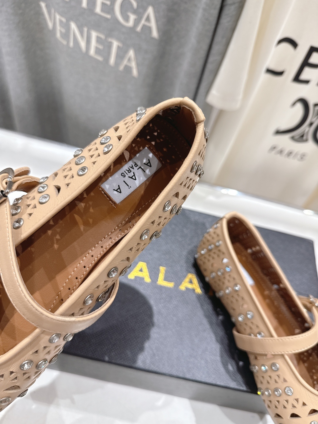 高版本出厂 独家新品 Alaia 阿莱亚F016 2025ss/走秀款带钻平底玛丽珍芭蕾舞鞋 最近超火的